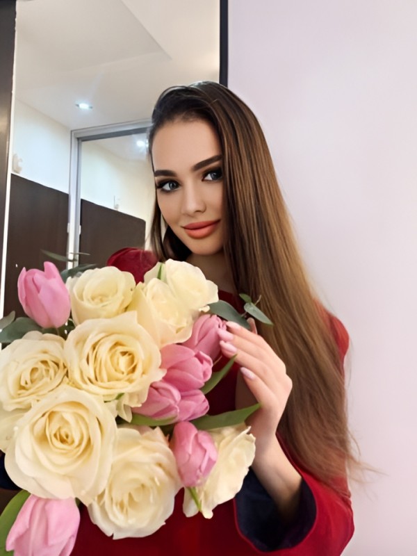 Ярослава привлекательная девушка из Мангуша цена от 3000 руб