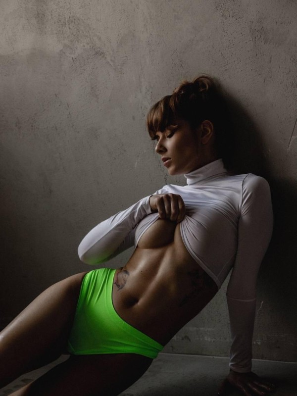 Клава привлекательная девушка из Мангуша цена от 6000 руб