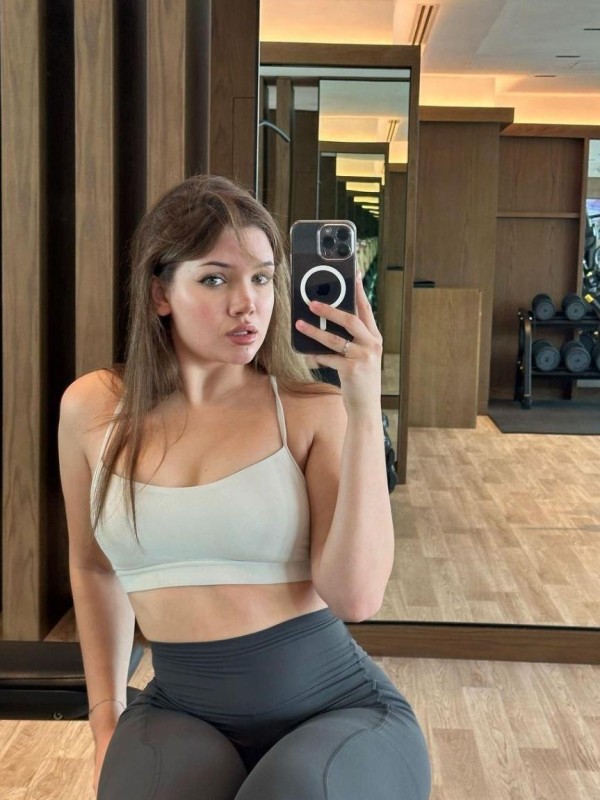 Катька привлекательная девушка из Мангуша цена от 6000 руб